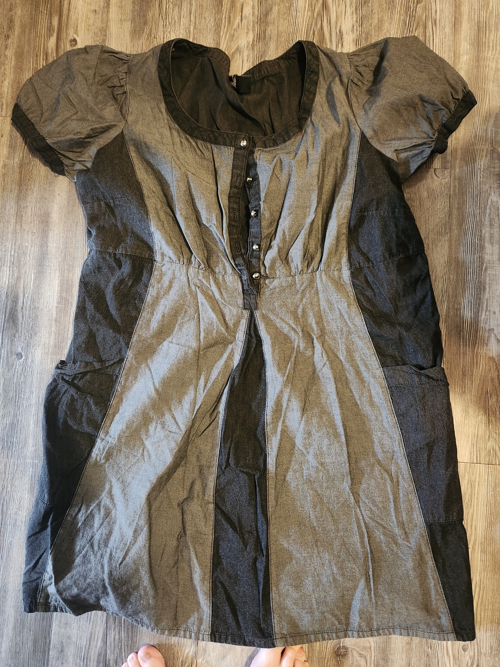 Two-Tone Black and Gray Paneled Short Sleeve Dress
